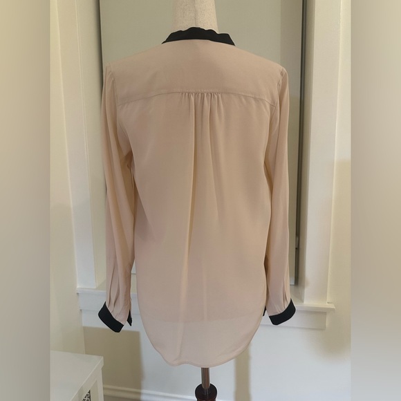 Vince Blush Blouse with Black Trim - Picture 3 of 9